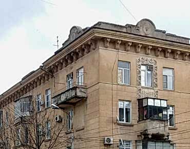 Дом серии Сталинка