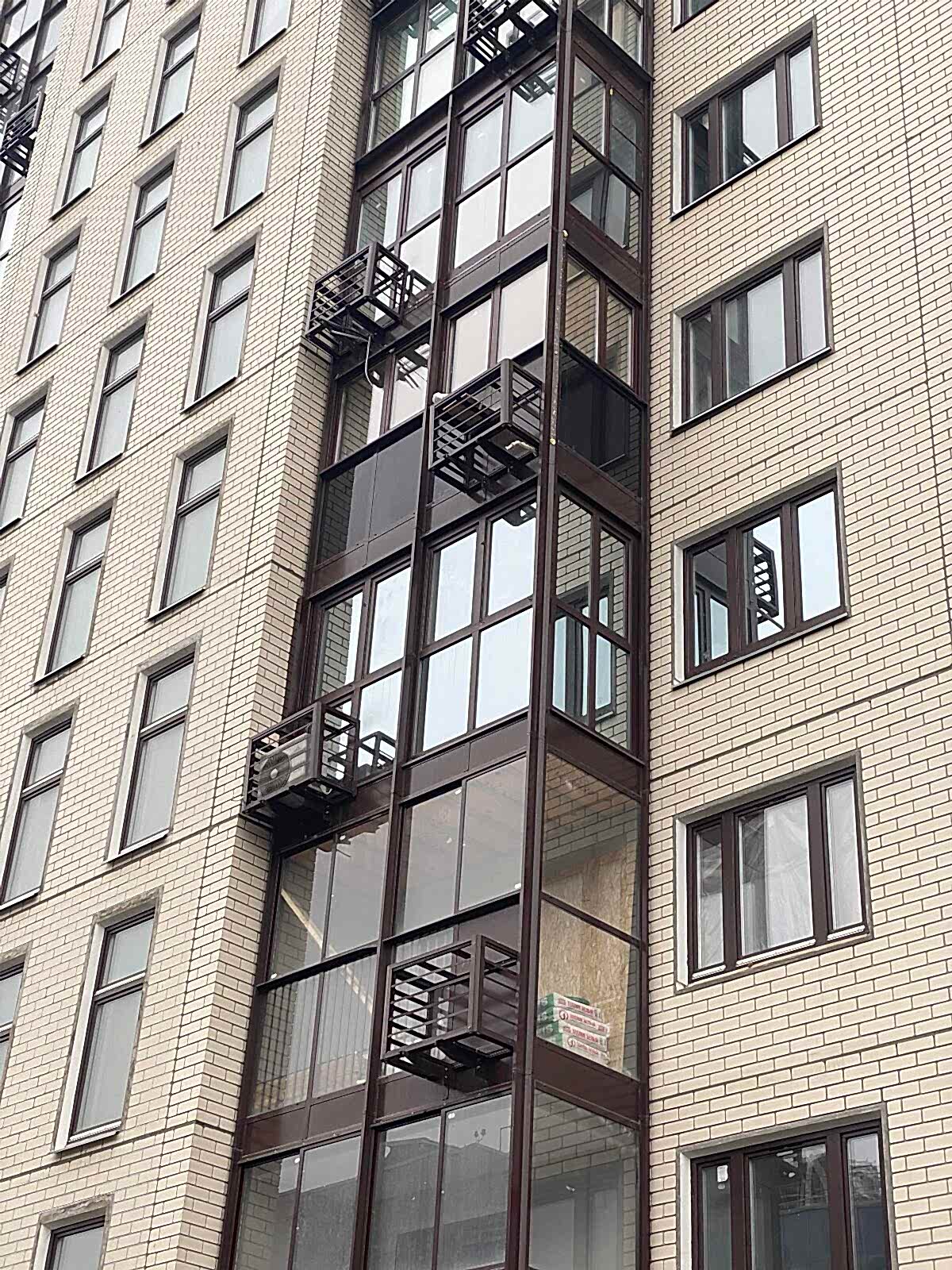 Остекление балконов в ЖК Позитив